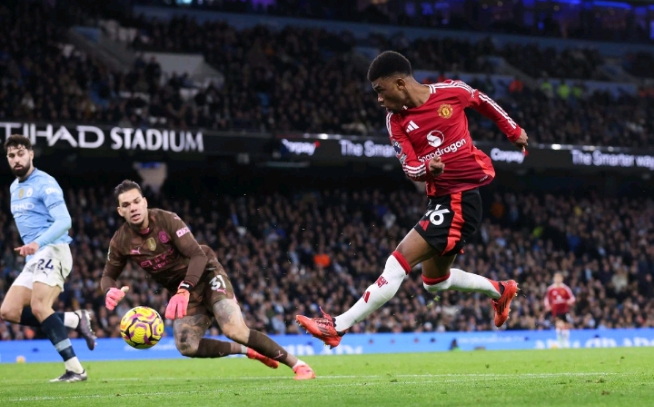 Premier League: Amad Diallo helped Manchester United beat Manchester City